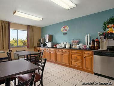 Super 8 By Wyndham Park City/North Wichita Area Extérieur photo